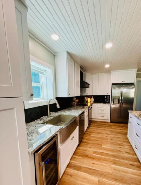 4 Bedroom, Pet Friendly, Downtown Home